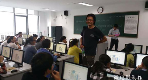 我校推进选修课程建设,尝试走班制教学