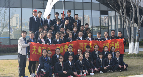 春天在这里,我们正青春