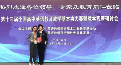 小荷露尖角,戮力灼其华
